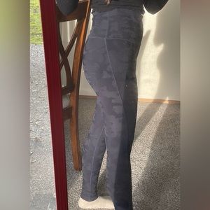 Size S Black camo leggings